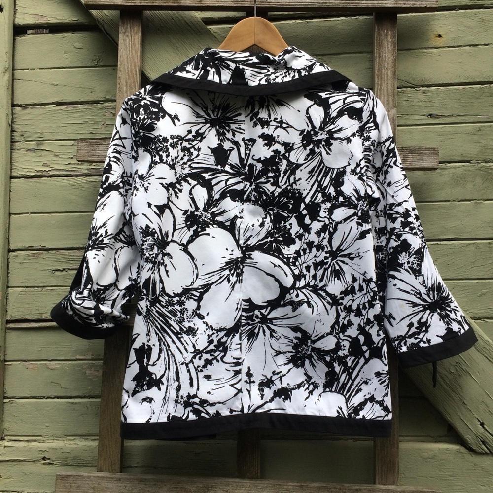 Chico’s Spring Jacket - Picture 2 of 4